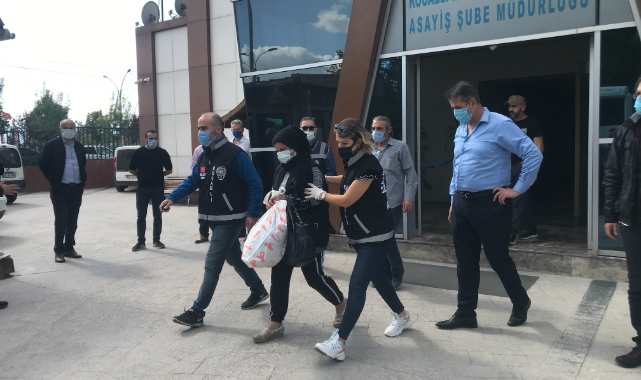 Mallarına el koymak istedikleri yaşlı adama, İşkence yaparak sandıkla denize attılar