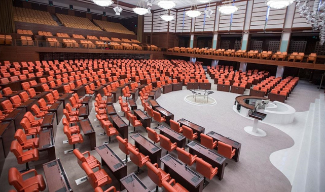Meclis 2,5 aylık aradan sonra yasama çalışmalarına yeniden başlıyor