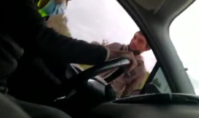 Pazarlık yapan değnekçi yakayı fena ele verdi