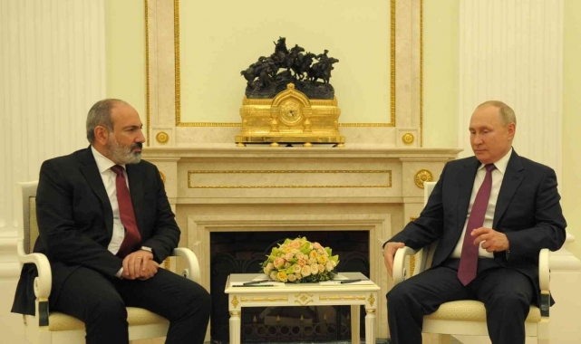 Putin ve Paşinyan, Dağlık Karabağ'ı görüştü