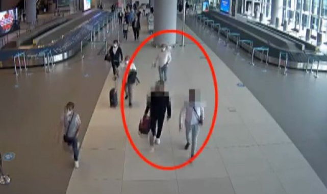 Sindirim sistemlerinde 2 kilonun üzerinde eroin bulunan kuryeler havalimanında yakalandı