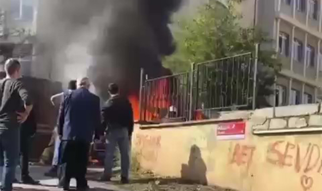 Tuzla'da okul servisi yandı