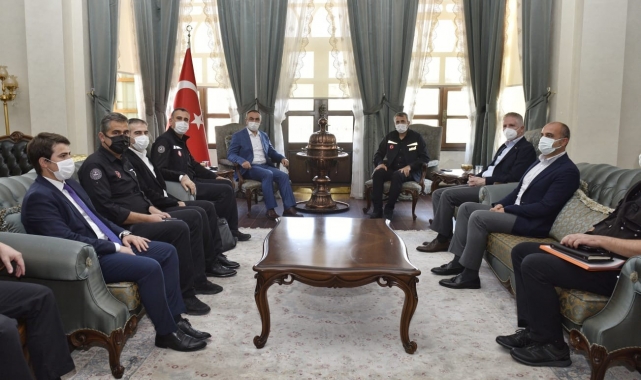 Valiler bir araya geldi