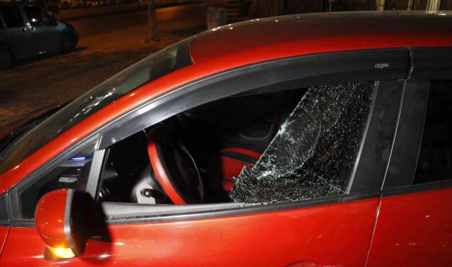 Adana'da seyir halindeki otomobile çapraz ateş açıldı: 1 ölü, 1 yaralı