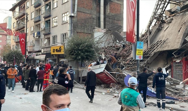 AFAD: "Malatya'da çöken binanın enkazından 11 kişi yaralı olarak çıkartıldı"