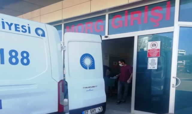 Antalya'da babasının pikapla geri manevra yaparken çarptığı çocuğun cenazesi ailesine teslim edildi