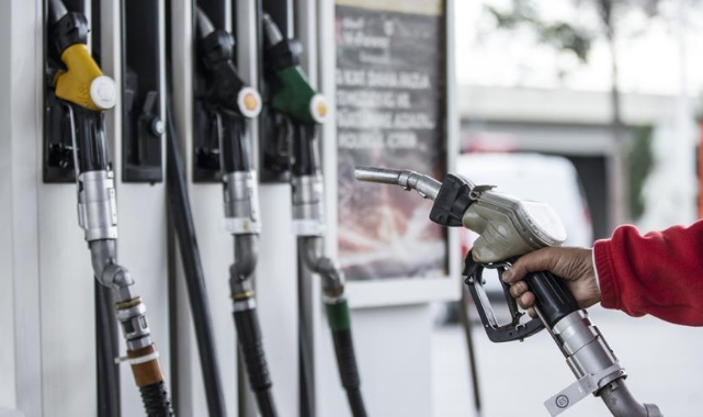 Benzine indirim bekleniyor