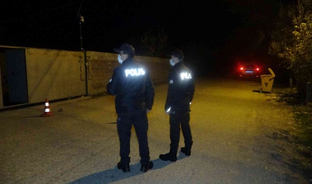 Birlikte yaşadığı adamı defalarca bıçaklayıp polise teslim oldu