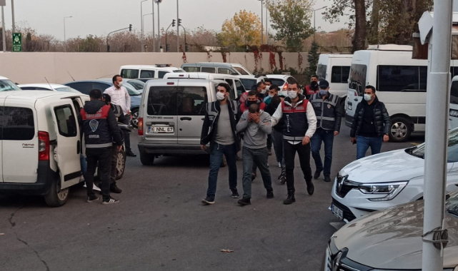 Bursa polisi takip edip izlediği 60 bin aracın içerisinden hırsızları buldu