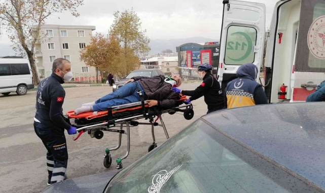 Bursa'da otomobil ile motosiklet çarpıştı : 1 yaralı