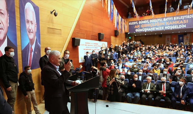 Cumhurbaşkanı Erdoğan, Binali Yıldırım'ın Gümüşhane ziyaretinde partililere telefondan hitap etti: Biz dimdik ayaktayız