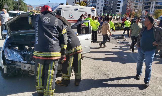 Denizli'de iki aracın çarpıştığı kazada 2 yaşındaki çocuk öldü, 4 kişi yaralandı
