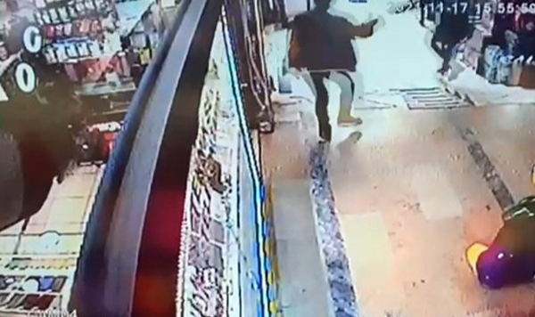 Deprem anında panik içinde böyle kaçıştılar