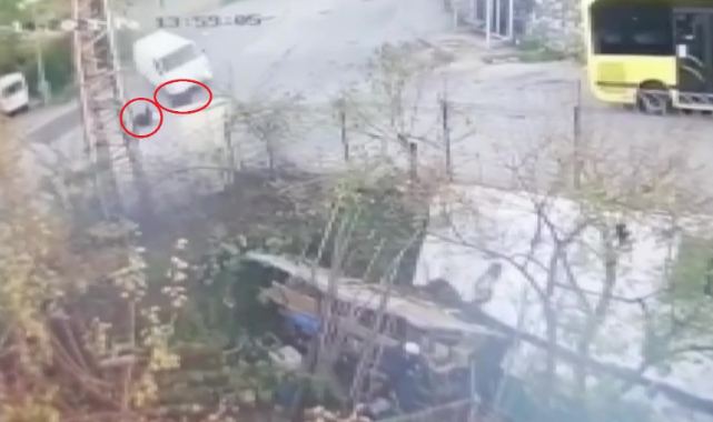 Freni boşalan minibüs yoldan geçen 2 kadına çarptı: 1 ölü, 2 yaralı