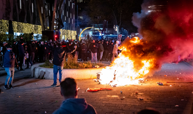 Hollanda'da Covid-19 protestosu çatışmaya dönüştü: 7 yaralı, 20 gözaltı