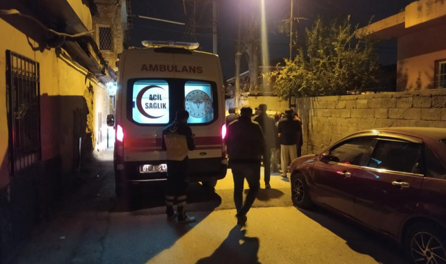 Komşular arasında taşlı bıçaklı kavga: 2 yaralı