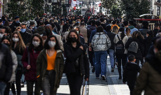 Kovid-19'dan korunmak için açık havada da maske takılması uyarısı