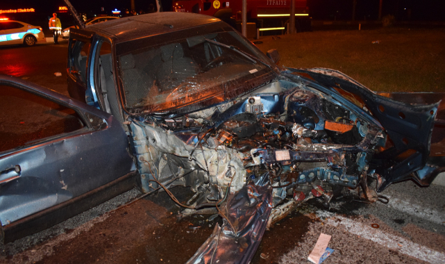 Malatya'da tır otomobili biçti: 1'i ağır 3 yaralı