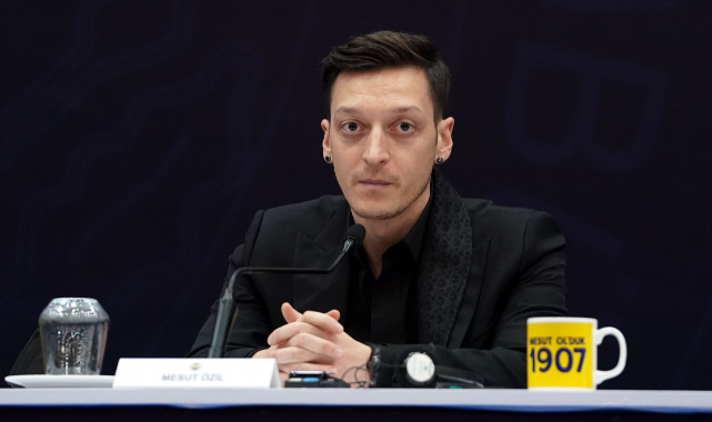Mesut Özil'den takım arkadaşlarına uyarı!