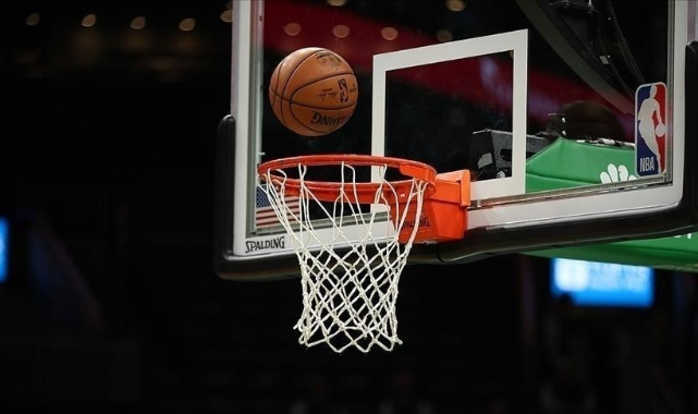NBA şampiyonu Bucks, 76ers'ı Doğu Konferansı'nın zirvesinden indirdi