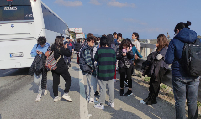 Öğrenci taşıyan otobüs kamyona çarptı: 24 yaralı