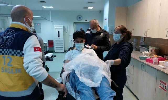 Saati sorup bıçaklayıp kaçtılar