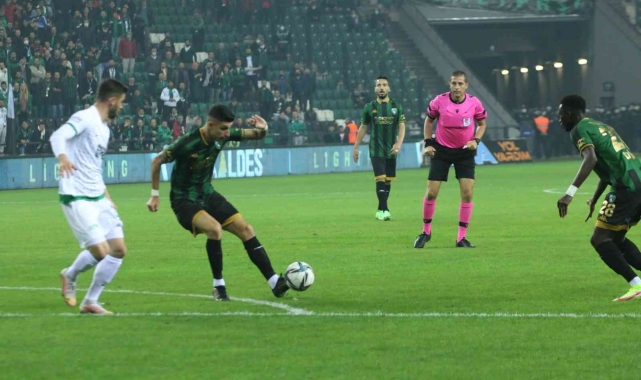 Timsah Kocaeli'de vurgun yedi
