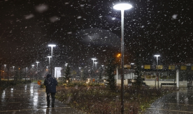 Ankara'nın yüksek kesimlerine mevsimin ilk karı düştü