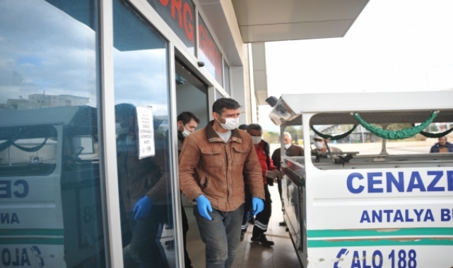 Antalya'da emekli kadın öğretmen kocası tarafından öldürüldü