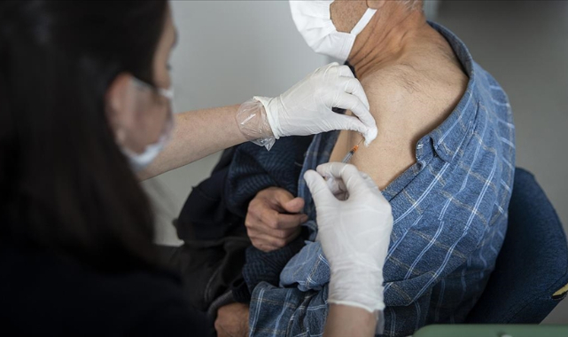 Aşı merkezlerinde 'hatırlatma dozu' yoğunluğu