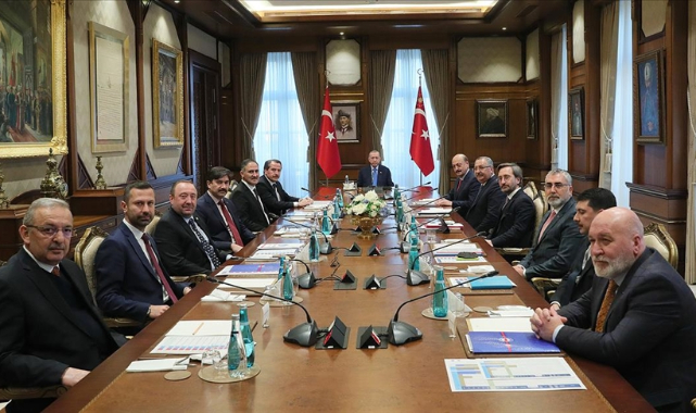 Cumhurbaşkanı Erdoğan, Bakan Bilgin ile Memur-Sen ve Türkiye Kamu-Sen heyetini kabul etti