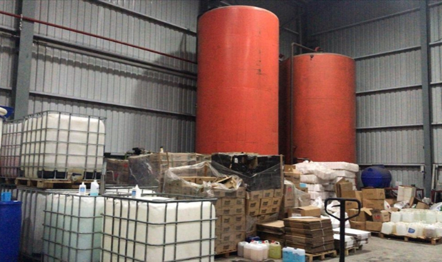 Emniyetin 'Zehir' operasyonunda 31 bin 343 litre sahte ve kaçak içki ele geçirildi