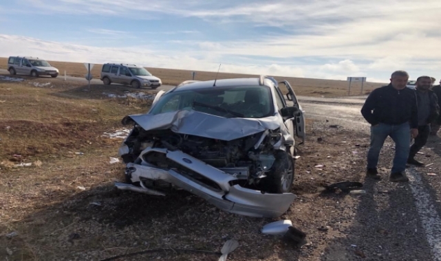 Erzurum'da iki otomobilin çarpıştığı kazada 1 kişi öldü, 9 kişi yaralandı