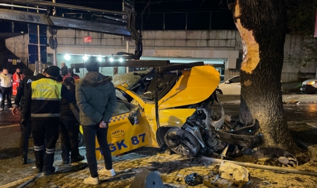 Florya'da ağaca çarpan taksinin şoförü öldü