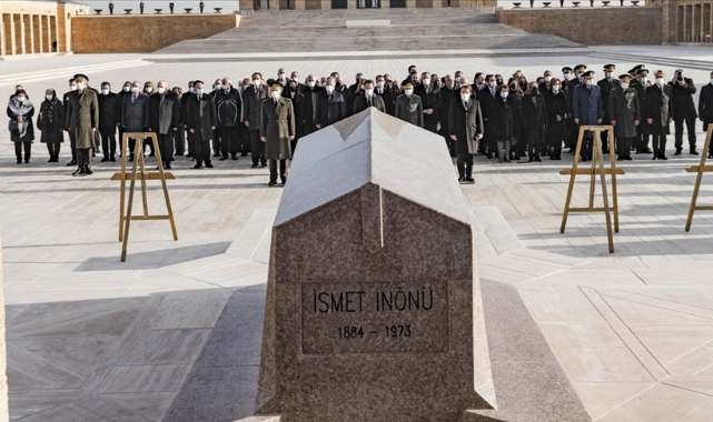 İkinci Cumhurbaşkanı İsmet İnönü vefatının 48. yılında mezarı başında anıldı
