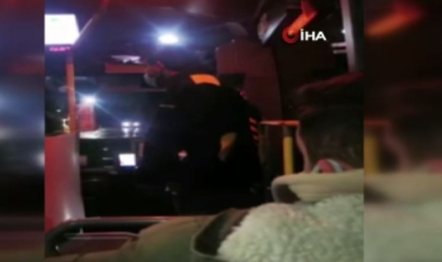 İş kıyafetleriyle toplu taşımaya bindi, şoför kızarak koltukları kirletir diye oturtmadı