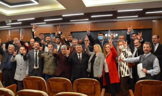 İYİ Parti'den istifa eden 14 kişi MHP'ye katıldı