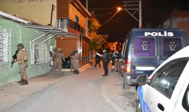 İzmir'de haklarında kesinleşmiş hapis cezası bulunan 23 hükümlü yakalandı