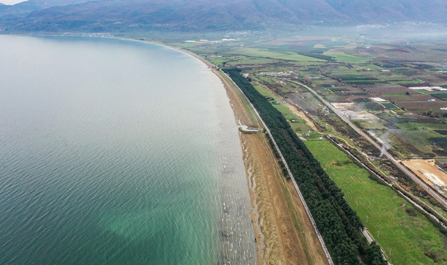 İznik Gölü'nün bazı bölümlerinde su çekilmesi 50 metreyi aştı
