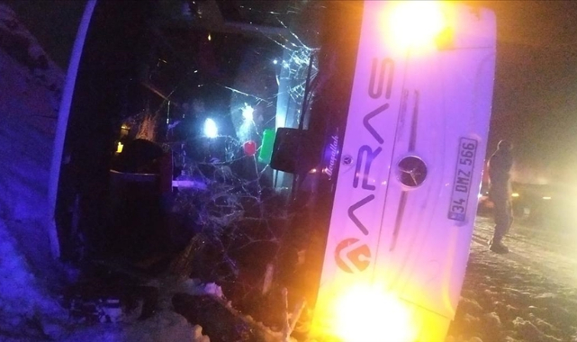 Kars-Erzurum kara yolunda devrilen otobüste 4 kişi hayatını kaybetti, 18 kişi yaralı