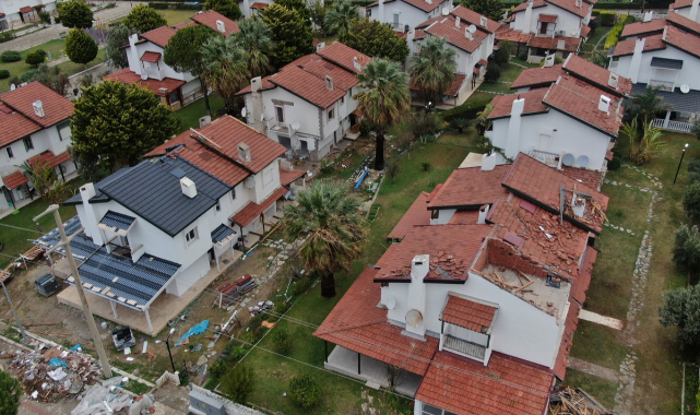 Ünlü tatil merkezini hortum vurdu: 20 evin çatısında hasar var