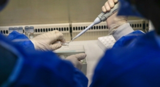 ABD'de Türk profesör Kovid-19'un tüm varyantlarına karşı etkili tedavi yöntemi geliştirdi