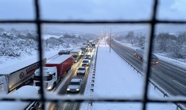 Anadolu Otoyolu'nun Bolu kesiminde zincirleme trafik kazalarında 10 kişi yaralandı