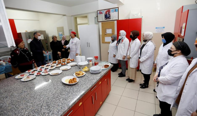 Aşçılık kursiyerleri Başkan Taban'ı misafir etti