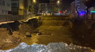 Balıkesir'de toprak kayması nedeniyle iki bina boşaltıldı