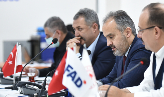 Başkan Aktaş'ın gece yarısı kar mesaisi