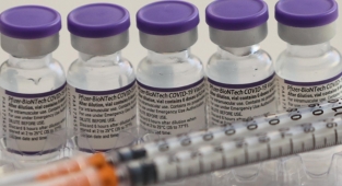 BioNTech/Pfizer: Omicron varyantına özel aşı için denemelere başladık