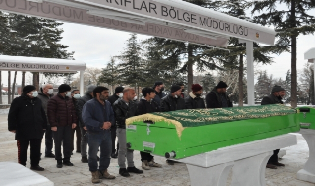 Burdur'da evde ölü bulunan minik Ayşenur'un cenazesi Konya'da toprağa verildi