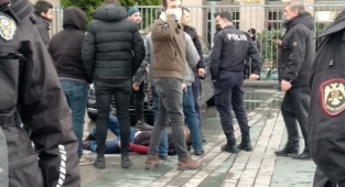 Çağlayan'da adliye önünde polise bıçaklı saldırı