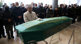 Dizi ve sinema oyuncusu Ayberk Pekcan son yolculuğuna uğurlandı